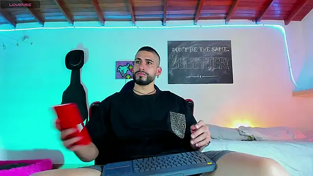 Snapshot of RyanCarter_ chatting on December 20, 6:35 pm RyanCarter online show from December 20, 6:35 pm