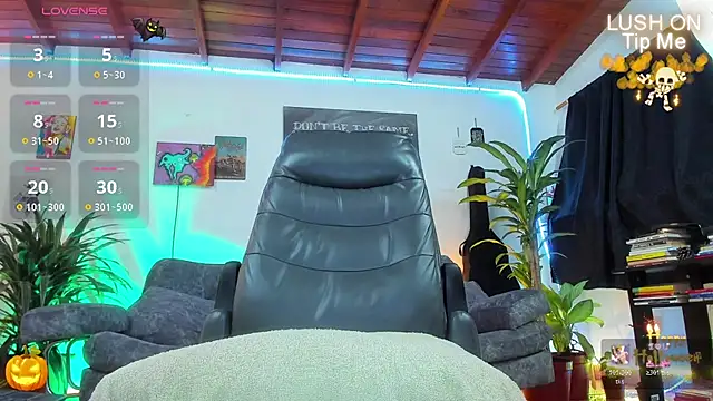 Snapshot of RyanCarter_ chatting on October 31, 3:35 pm RyanCarter online show from October 31, 3:35 pm