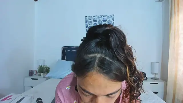 Snapshot of ZulyMichels chatting on February 17, 12:38 pm ZulyMichels online show from February 17, 12:38 pm