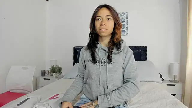 Snapshot of ZulyMichels chatting on February 19, 12:44 pm ZulyMichels online show from February 19, 12:44 pm