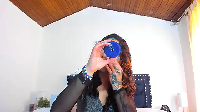 Snapshot of ZulyMichels chatting on February 22, 4:51 pm ZulyMichels online show from February 22, 4:51 pm