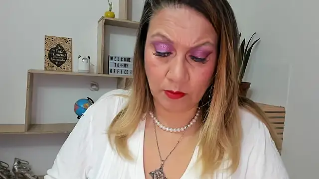 Snapshot of yayita_mature chatting on October 9, 1:09 pm yayita mature online show from October 9, 1:09 pm