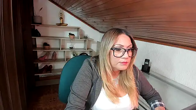 yayita mature online show from April 27, 6:06 pm