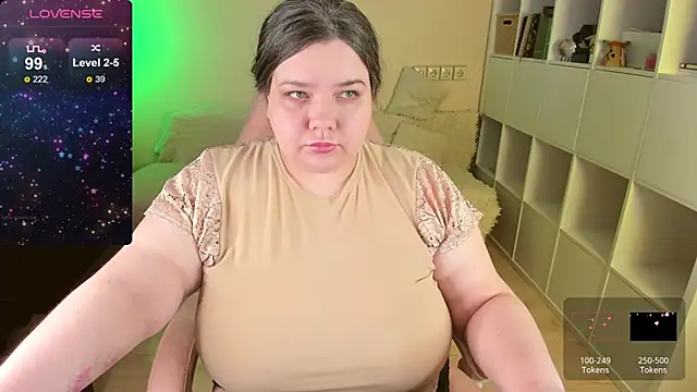 Snapshot of PlumPie chatting on March 1, 5:27 pm PlumPie online show from March 1, 5:27 pm