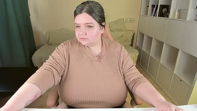 Snapshot of PlumPie chatting on October 11, 9:41 am PlumPie online show from October 11, 9:41 am