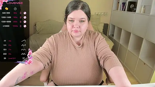 Snapshot of PlumPie chatting on November 10, 12:20 am PlumPie online show from November 10, 12:20 am