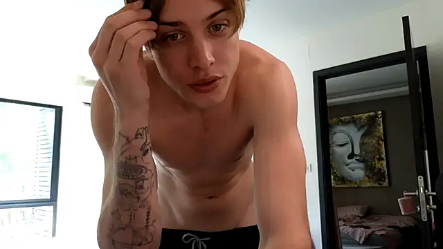 Snapshot of Cryptikov chatting on December 5, 4:43 am Cryptikov online show from December 5, 4:43 am