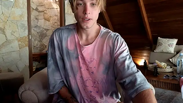 Snapshot of Cryptikov chatting on May 5, 12:40 am Cryptikov online show from May 5, 12:40 am