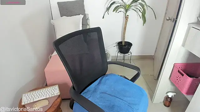 Snapshot of Victoriasant chatting on October 19, 3:18 am Victoriasant online show from October 19, 3:18 am