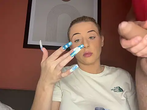 Strongqueen online show from December 8, 8:25 pm