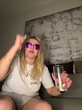 Strongqueen online show from January 15, 10:24 pm