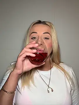 Strongqueen online show from September 12, 9:59 pm