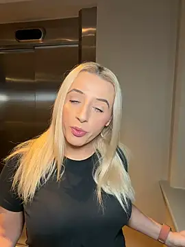 Snapshot of Strongqueen chatting on January 9, 5:48 pm Strongqueen online show from January 9, 5:48 pm