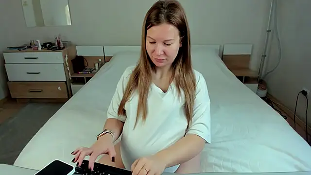 stella vestal online show from February 3, 4:04 am