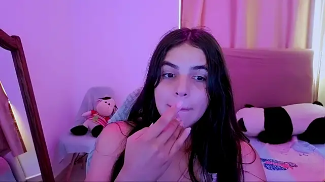 Snapshot of _elenna chatting on June 4, 6:25 pm elenna online show from June 4, 6:25 pm