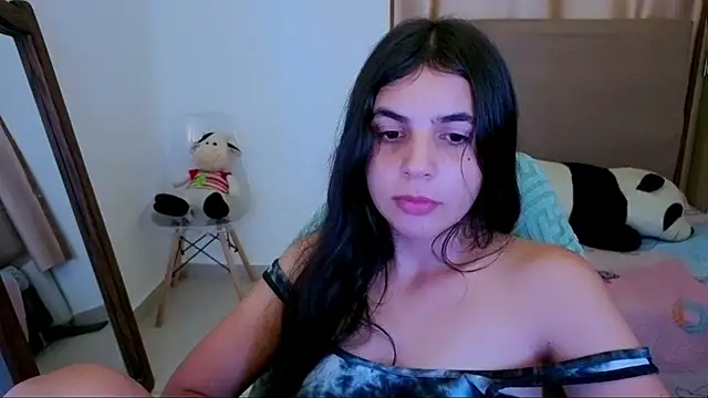 Snapshot of _elenna chatting on June 11, 12:32 am elenna online show from June 11, 12:32 am