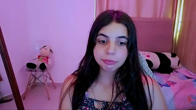 Snapshot of _elenna chatting on June 11, 6:06 pm elenna online show from June 11, 6:06 pm
