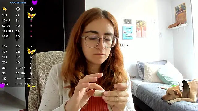 Snapshot of linda_giggle chatting on December 3, 1:21 pm linda giggle online show from December 3, 1:21 pm