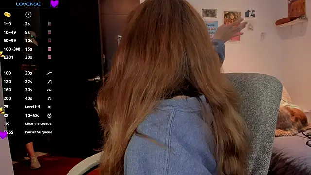 Snapshot of linda_giggle chatting on December 5, 11:18 pm linda giggle online show from December 5, 11:18 pm