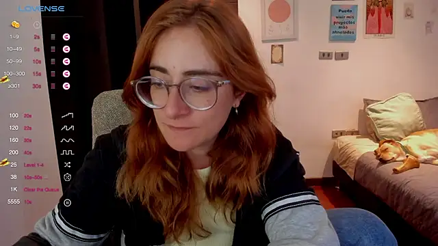 Snapshot of linda_giggle chatting on December 23, 11:06 pm linda giggle online show from December 23, 11:06 pm