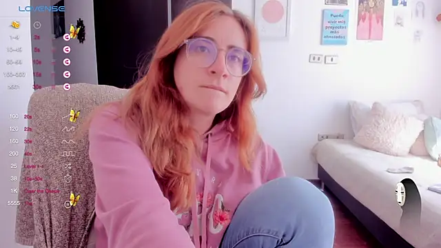 Snapshot of linda_giggle chatting on January 22, 4:44 pm linda giggle online show from January 22, 4:44 pm