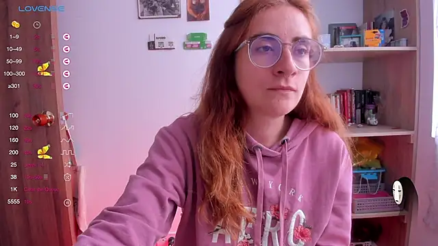 Snapshot of linda_giggle chatting on February 19, 4:44 pm linda giggle online show from February 19, 4:44 pm