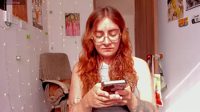 Snapshot of linda_giggle chatting on September 26, 1:37 pm linda giggle online show from September 26, 1:37 pm