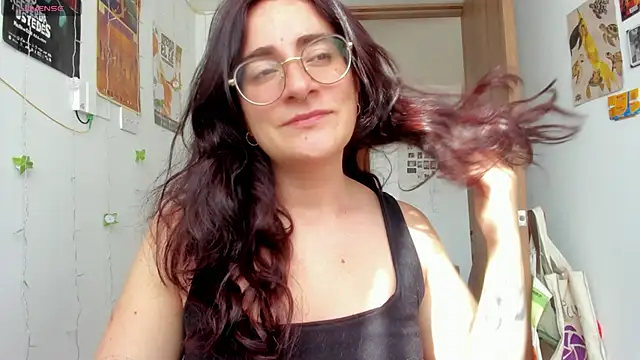 Snapshot of linda_giggle chatting on October 15, 1:44 pm linda giggle online show from October 15, 1:44 pm