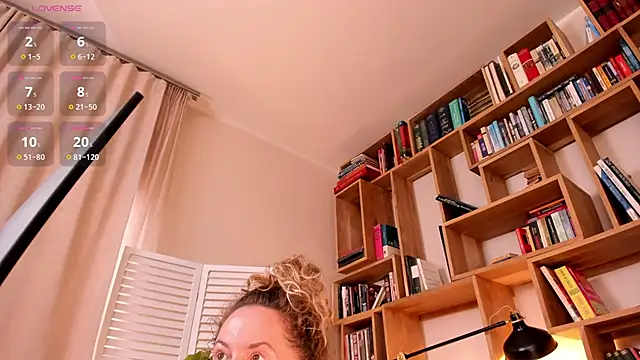 Snapshot of Amber_Foks chatting on May 9, 9:47 am Amber Foks online show from May 9, 9:47 am
