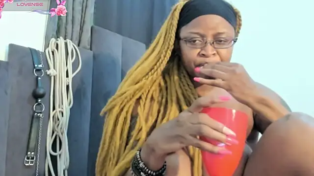 Snapshot of CuteBustyBabes chatting on December 30, 12:42 pm CuteBustyBabes online show from December 30, 12:42 pm