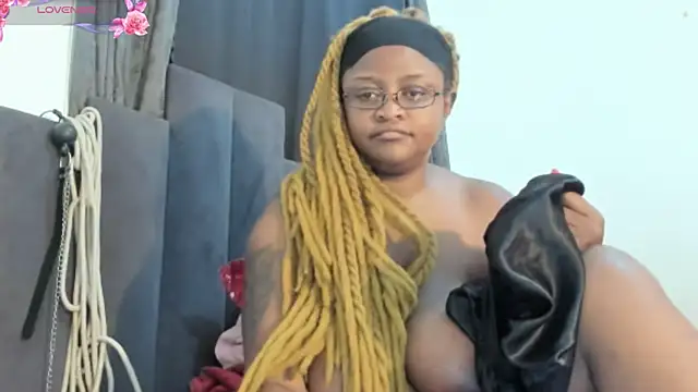 Snapshot of CuteBustyBabes chatting on December 30, 5:02 pm CuteBustyBabes online show from December 30, 5:02 pm