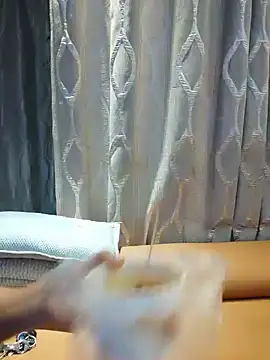 Snapshot of guozuo chatting on July 30, 1:43 pm guozuo online show from July 30, 1:43 pm