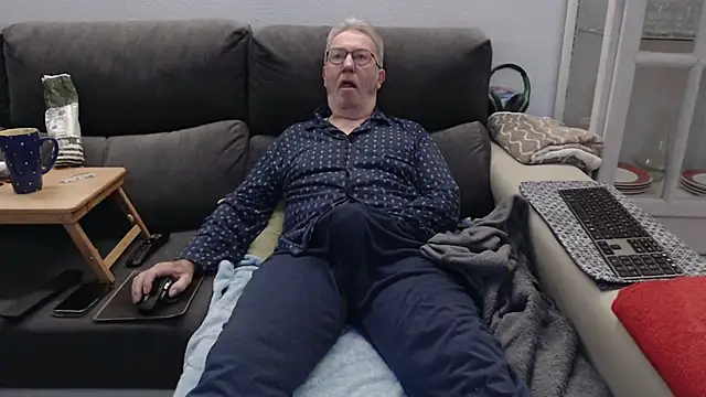 Nudelschwanz online show from March 4, 6:41 am