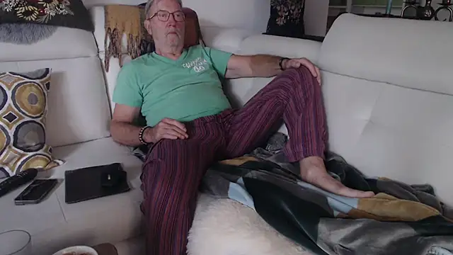 Snapshot of Nudelschwanz chatting on June 1, 7:10 am Nudelschwanz online show from June 1, 7:10 am