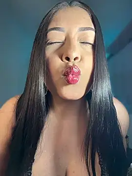 Snapshot of cami_ortiz__ chatting on May 16, 5:37 am cami ortiz online show from May 16, 5:37 am