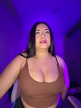 Snapshot of cami_ortiz__ chatting on July 11, 5:43 am cami ortiz online show from July 11, 5:43 am