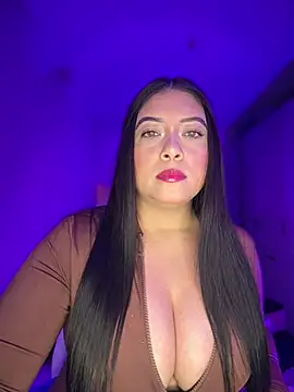 Snapshot of cami_ortiz__ chatting on July 22, 5:32 am cami ortiz online show from July 22, 5:32 am