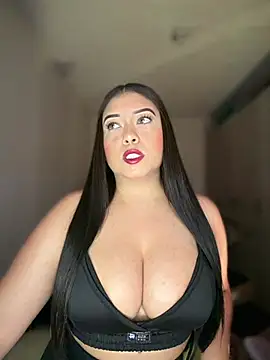 Snapshot of cami_ortiz__ chatting on July 26, 9:43 pm cami ortiz online show from July 26, 9:43 pm