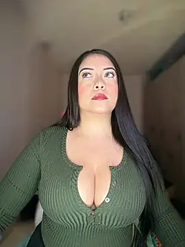 Snapshot of cami_ortiz__ chatting on August 2, 9:24 pm cami ortiz online show from August 2, 9:24 pm