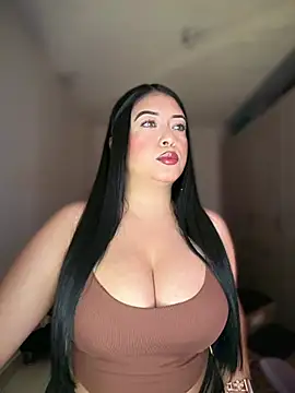 Snapshot of cami_ortiz__ chatting on August 7, 5:20 am cami ortiz online show from August 7, 5:20 am