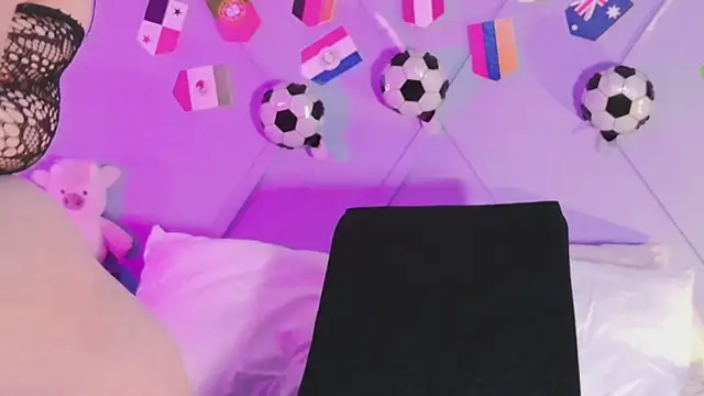 Snapshot of emmajohnss chatting on July 11, 4:04 am emmajohnss online show from July 11, 4:04 am