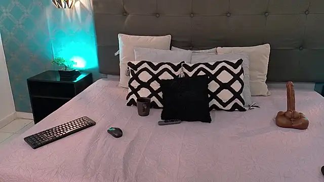 Snapshot of Madisonsmiith chatting on March 13, 1:10 am Madisonsmiith online show from March 13, 1:10 am