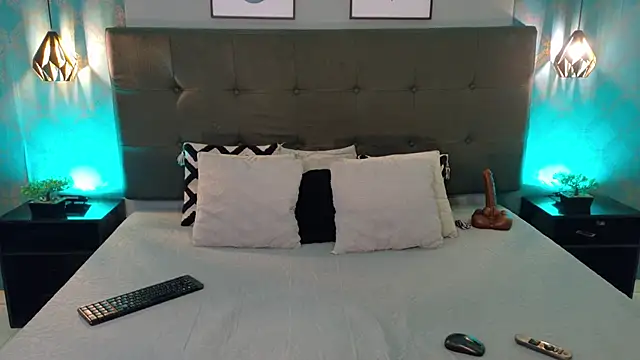 Madisonsmiith online show from December 18, 6:14 pm