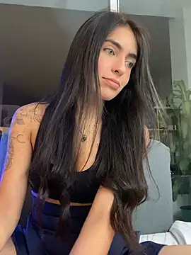 Snapshot of DaphneUwu chatting on June 18, 1:50 am DaphneUwu online show from June 18, 1:50 am