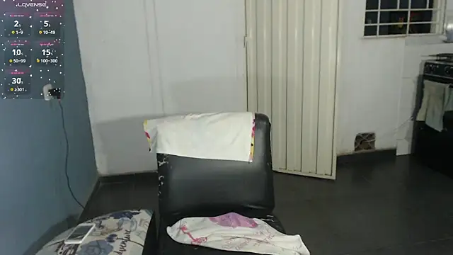 Snapshot of selena_moon98 chatting on January 27, 2:53 am selena moon98 online show from January 27, 2:53 am