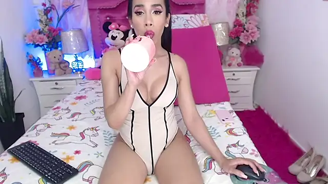Snapshot of Divaxhermosa chatting on May 27, 10:29 pm Divaxhermosa online show from May 27, 10:29 pm