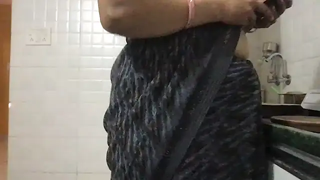 Snapshot of Riyasingh9 chatting on January 31, 4:03 am Riyasingh9 online show from January 31, 4:03 am