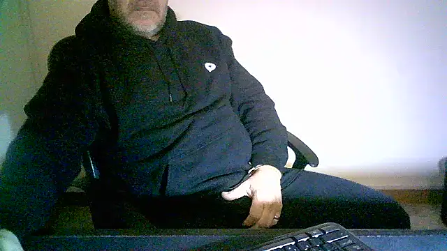 Snapshot of Greek_Passion chatting on April 10, 9:36 am Greek Passion online show from April 10, 9:36 am