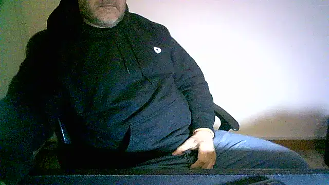 Snapshot of Greek_Passion chatting on April 12, 6:29 am Greek Passion online show from April 12, 6:29 am