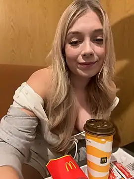 CherryAuroraa online show from December 15, 8:47 pm